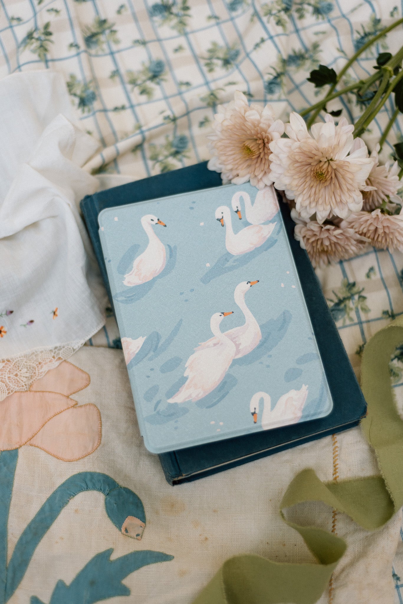Swan Lake - Kindle Case